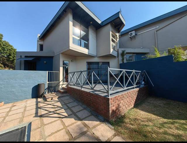 3 BEDROOM TOWNHOUSE FOR SALE IN WATERKLOOF GLEN
